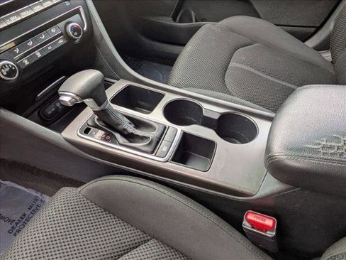 Used 2019 Kia Optima LX image 17