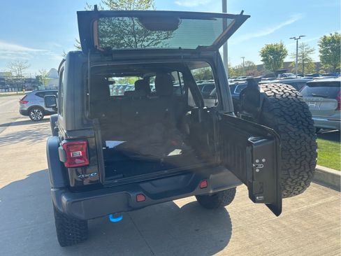Used 2023 Jeep Wrangler Unlimited Rubicon 4xe AWD/4WD image 8