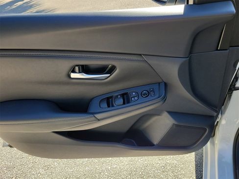 Used 2025 Nissan Sentra SV image 12