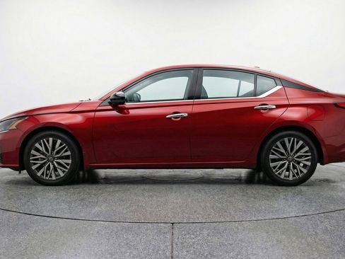 Used 2025 Nissan Altima 2.5 SV image 5