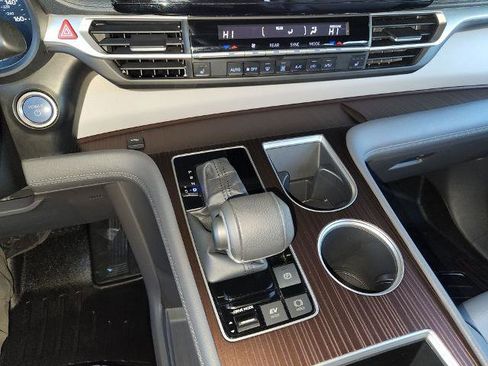 Used 2022 Toyota Sienna XLE image 22