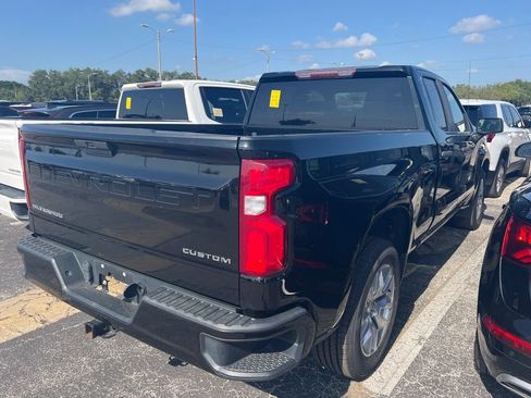Used 2020 Chevrolet Silverado 1500 Custom w/ Custom Value Package RWD image 2