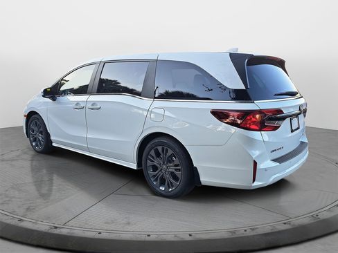 New 2026 Honda Odyssey Touring image 4