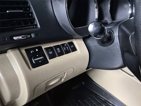 Used 2012 Toyota Highlander Limited image 23