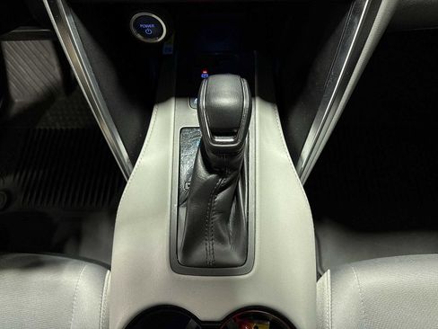 Certified 2022 Toyota Venza LE image 30