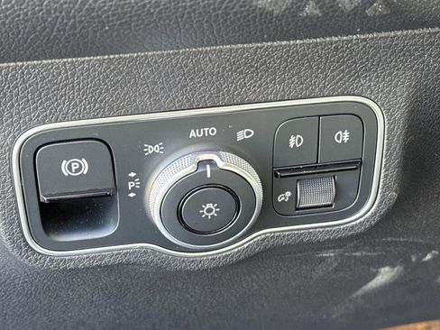 Used 2025 Mercedes-Benz GLB 250 image 21