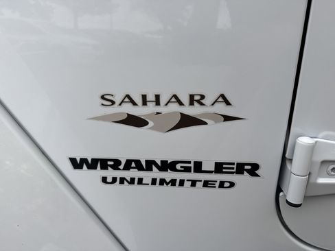 Used 2016 Jeep Wrangler Unlimited Sahara w/ Connectivity Group AWD/4WD image 12