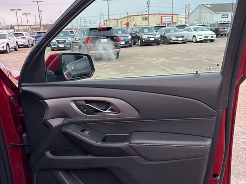 Used 2023 Chevrolet Traverse LT w/ Rear Camera Mirror Package image 25