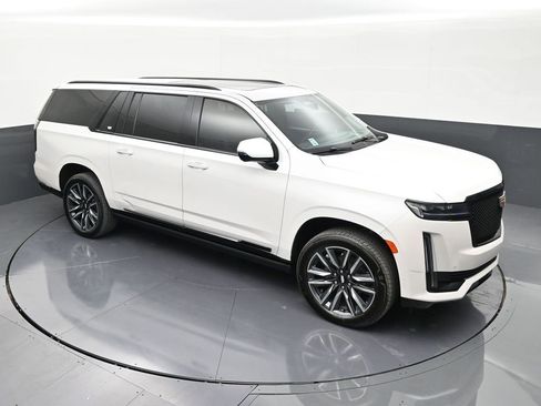Certified 2024 Cadillac Escalade ESV Sport Platinum w/ Heavy-Duty Trailer Package AWD/4WD image 18