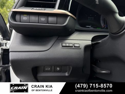 Used 2023 Toyota Crown AWD/4WD image 12