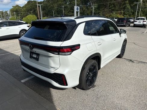 New 2025 Volkswagen Tiguan SE R-Line image 7