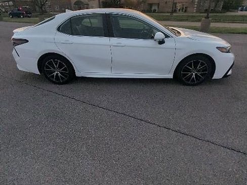 Used 2024 Toyota Camry SE FWD image 2