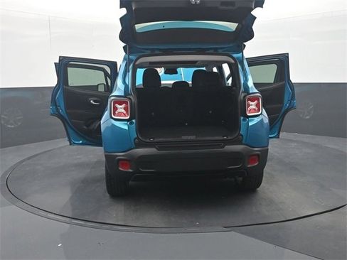 Used 2021 Jeep Renegade Latitude w/ Convenience Group image 39