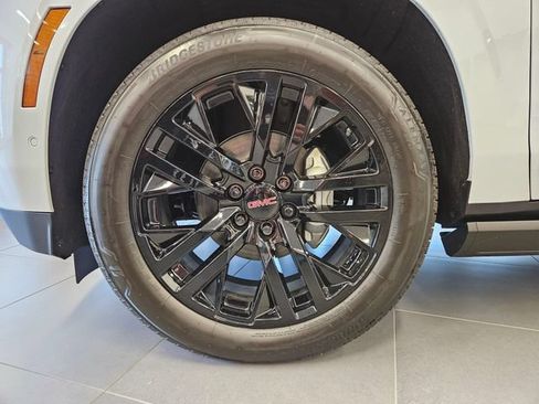 New 2026 GMC Yukon Denali w/ Denali Reserve Package AWD/4WD image 9