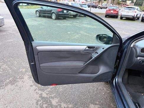 Used 2010 Volkswagen Golf 2-Door image 11