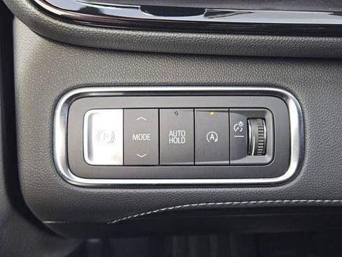 Used 2025 Buick Enclave Sport Touring image 21