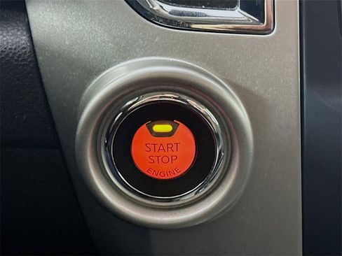 Used 2021 Nissan Titan SV w/ SV Convenience Package image 28