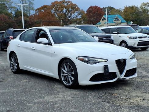 Used 2022 Alfa Romeo Giulia Ti image 3