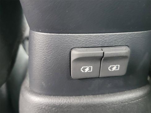 Used 2023 Nissan Versa SV image 33