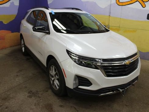 Used 2022 Chevrolet Equinox LT FWD image 2