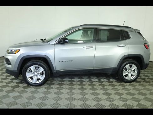 Used 2022 Jeep Compass Latitude w/ Convenience Group AWD/4WD image 14
