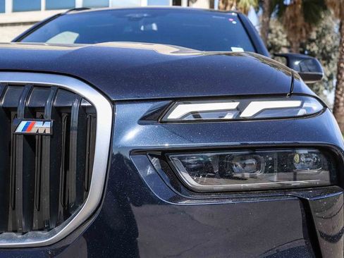 Used 2024 BMW X7 M60i image 8