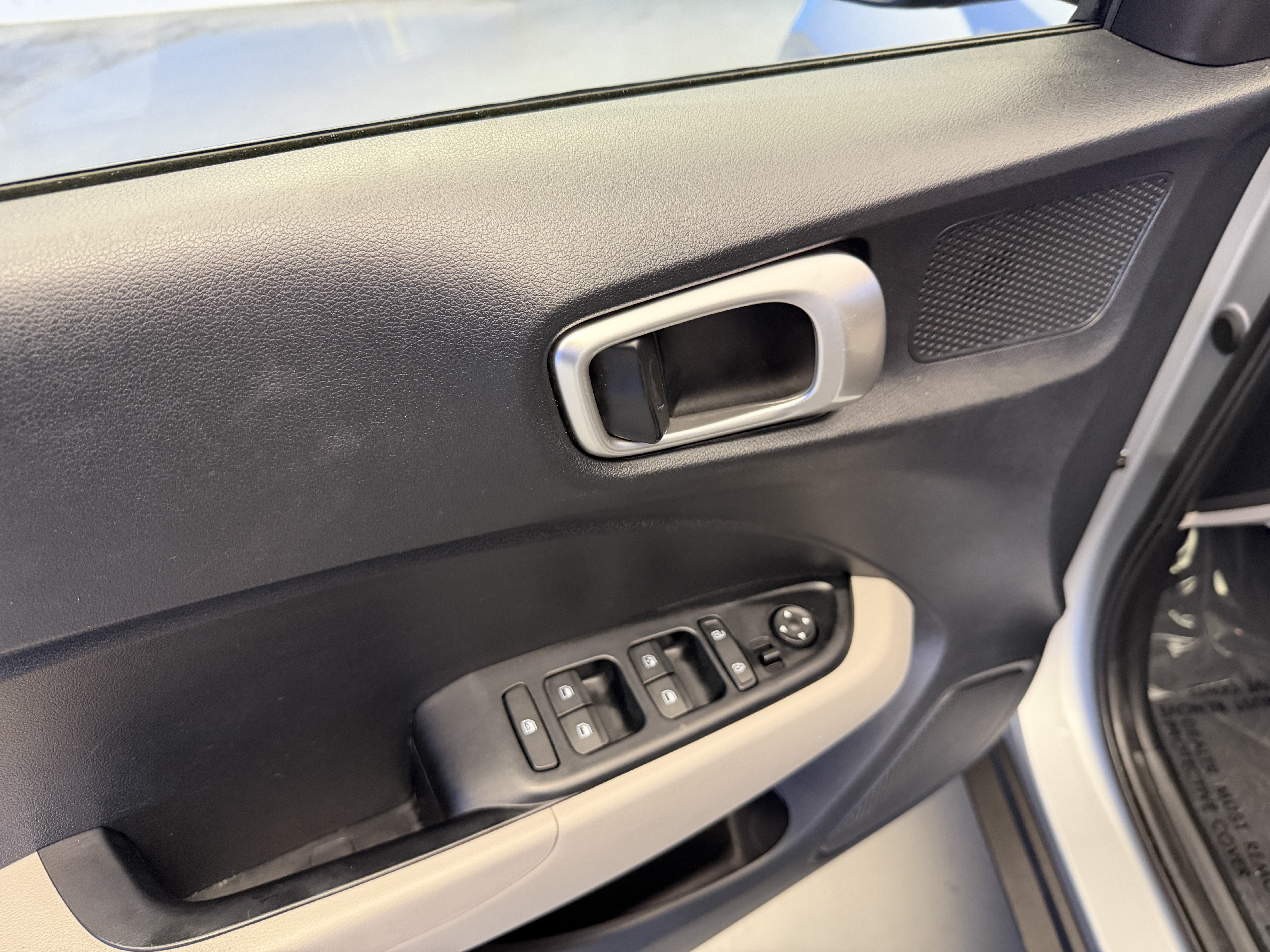 Used 2021 Hyundai Venue SEL FWD image 10