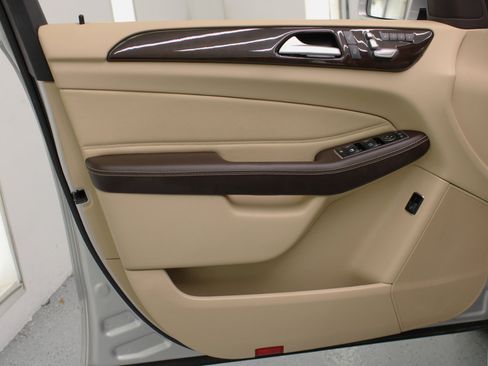 Used 2016 Mercedes-Benz GLE 350 w/ Premium Package image 36