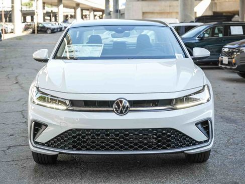 New 2026 Volkswagen Jetta SE image 2