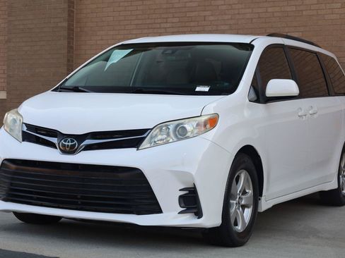 Used 2020 Toyota Sienna LE FWD image 6