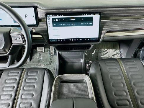 Used 2022 Rivian R1T Adventure image 37