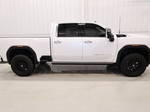Used 2024 GMC Sierra 3500 Denali Ultimate image 2