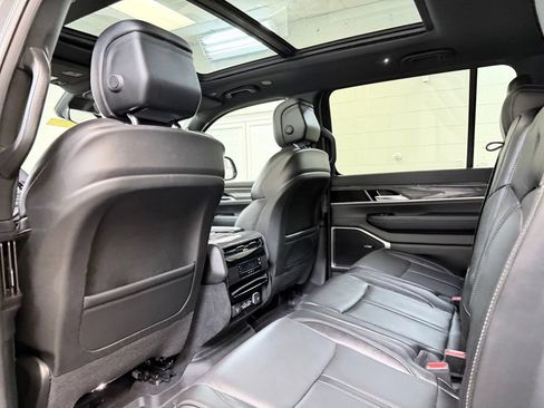 Used 2022 Jeep Wagoneer Series II w/ Premium Group I AWD/4WD image 23
