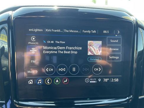 Used 2023 Chevrolet Traverse Premier FWD image 13
