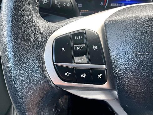 Used 2023 Ford Explorer XLT AWD/4WD image 16