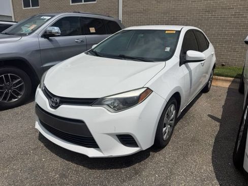 Used 2015 Toyota Corolla LE FWD image 1