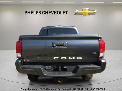 Used 2022 Toyota Tacoma SR5 w/ Technology Package image 7