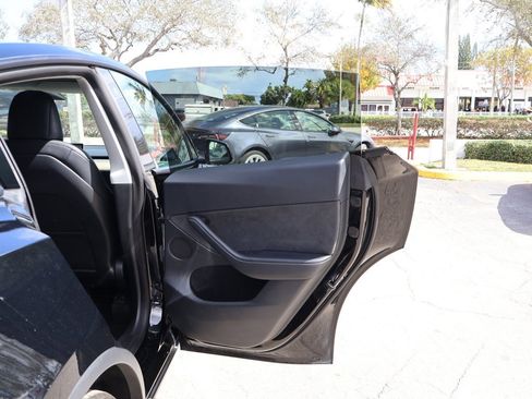 Used 2023 Tesla Model Y Performance image 25