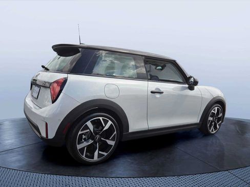 Used 2025 MINI Cooper S FWD image 6