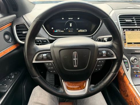 Used 2019 Lincoln Nautilus Reserve image 12