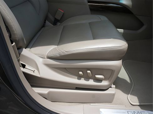 Used 2019 GMC Yukon XL SLT image 11