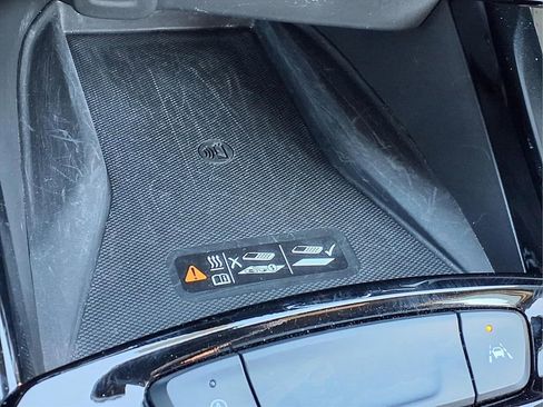 Used 2024 Chevrolet Trax RS w/ Sunroof Package image 15