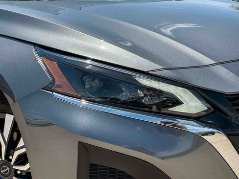 Used 2025 Nissan Altima 2.5 SV FWD image 10