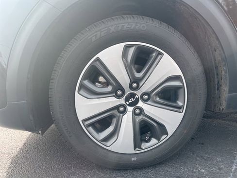 Used 2022 Kia Niro LX image 10