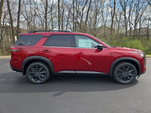 New 2026 Nissan Pathfinder SL w/ SL Premium Package AWD/4WD image 2