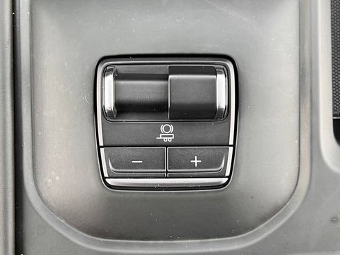 Used 2025 GMC Sierra 3500 Denali Ultimate image 28