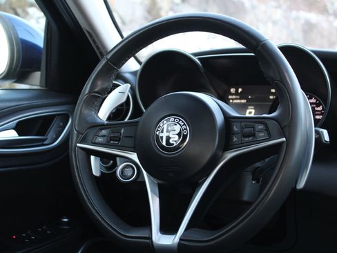 Used 2017 Alfa Romeo Giulia Sedan 4D image 20