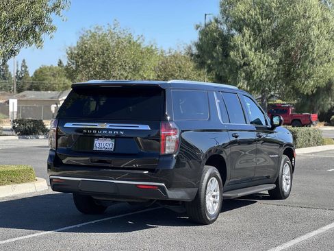 Used 2022 Chevrolet Suburban LT AWD/4WD image 4