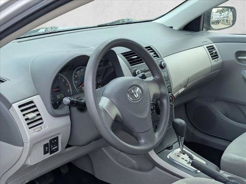 Used 2010 Toyota Corolla LE image 9