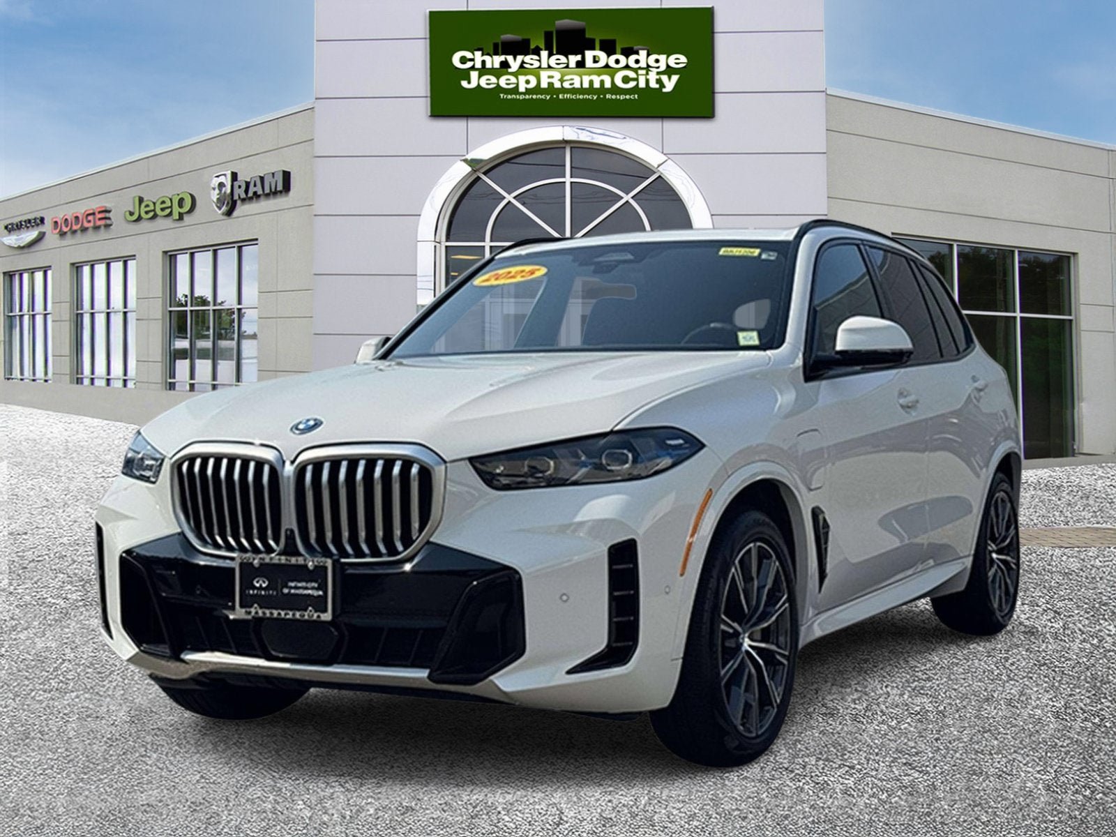 Used 2025 BMW X5 xDrive50e w/ M Sport Package AWD/4WD image 5
